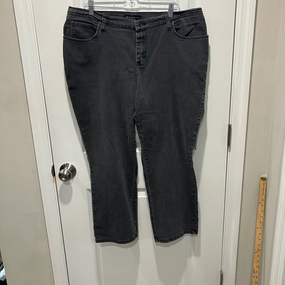 Lee Womens Straight Leg Relaxed Fit Black Jeans 18W Petite Flawed - Picture 1 of 13